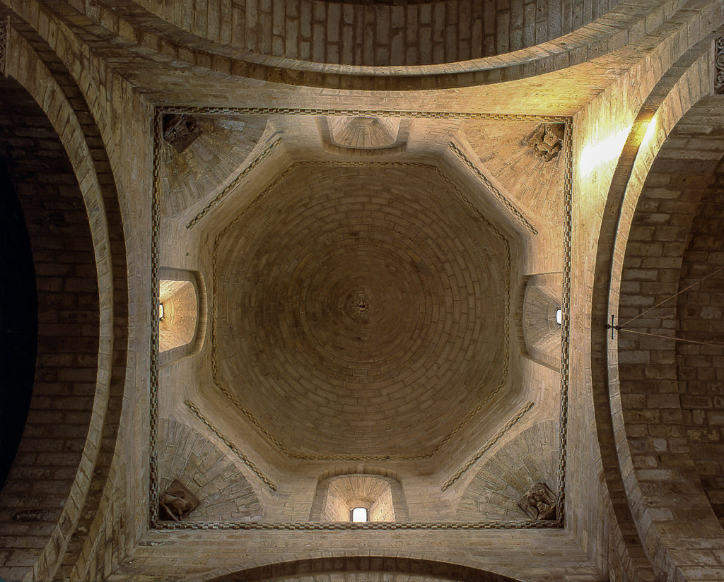 Cupula de la iglesia romanica de San Martin de Tours en la localidad palentina de Fromista