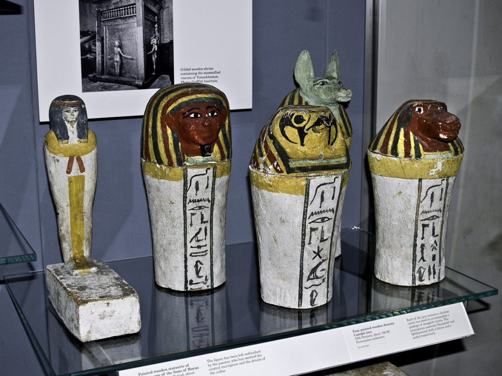 Vasos canopos conservados en el British Museum de Londres