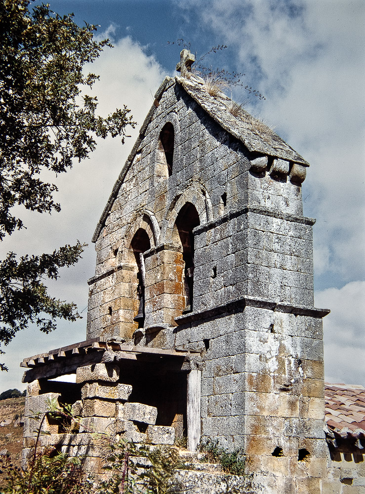 Espadaña de la iglesia parroquial de Riopanero