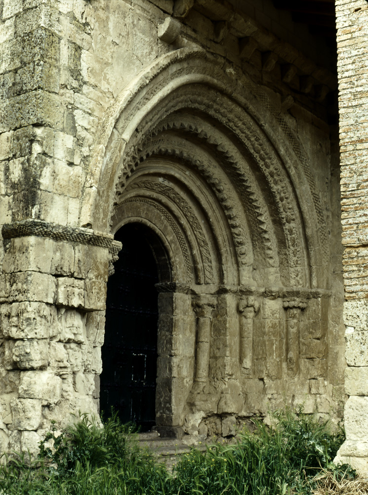 Portada de la iglesia de San Miguel en Trigueros del Valle