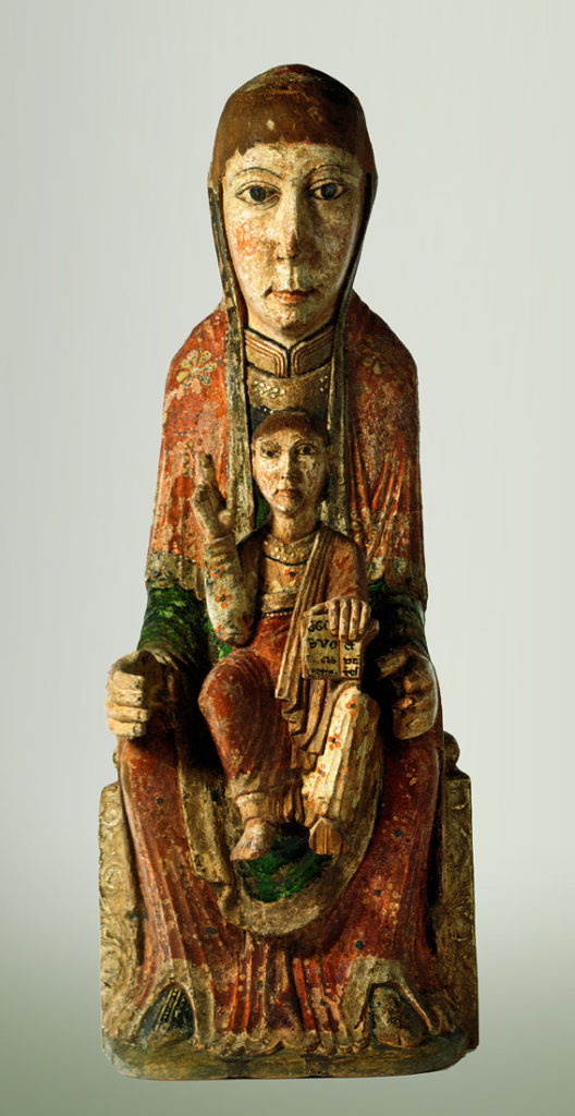 Talla policromada de la Virgen con el Niño procedente de la iglesia de Santa Coloma de Ger Gerona conservada en el Museo Nacional de Arte de Cataluña